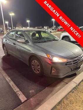 2019 Hyundai ELANTRA SE
