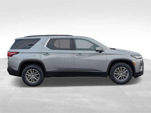 Sterling Gray Metallic 2023 Chevrolet Traverse LT Cloth