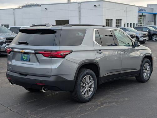 Sterling Gray Metallic 2023 Chevrolet Traverse LT Cloth