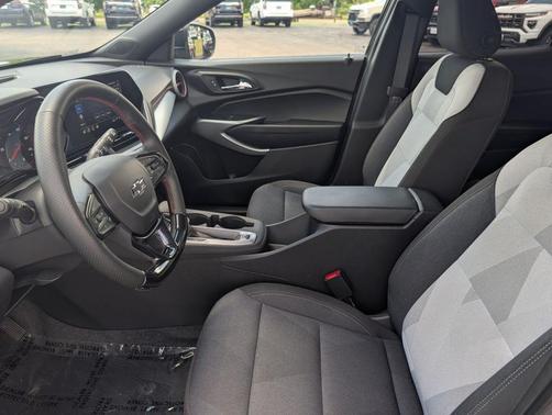 Mosaic Black Metallic 2024 Chevrolet Trax 1RS