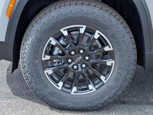 Gray 2026 Chevrolet Traverse Z71