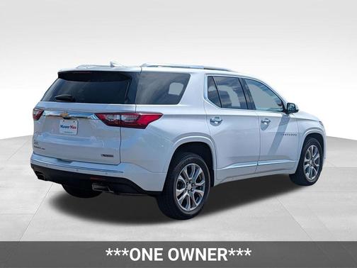 Iridescent Pearl Tricoat 2018 Chevrolet Traverse Premier