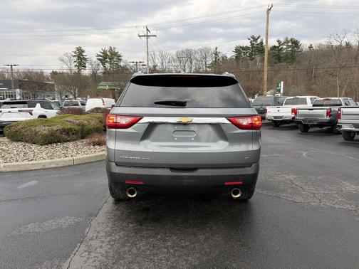 Satin Steel Metallic 2018 Chevrolet Traverse LT Cloth