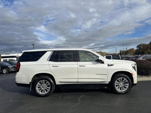 2022 GMC Yukon SLT
