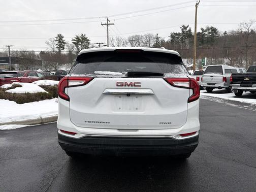 2024 GMC Terrain SLT