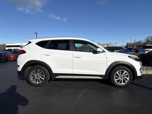 2017 Hyundai TUCSON SE Plus