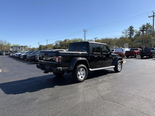 Black Clearcoat 2022 Jeep Gladiator Sport S