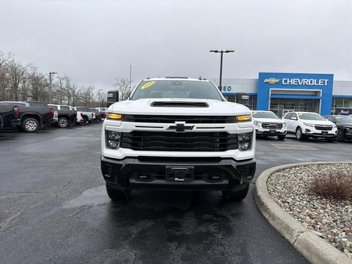 Summit White 2024 Chevrolet Silverado 2500 Custom