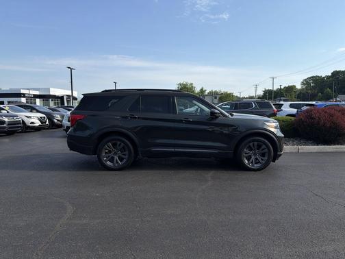 Forged Green Metallic 2022 Ford Explorer XLT