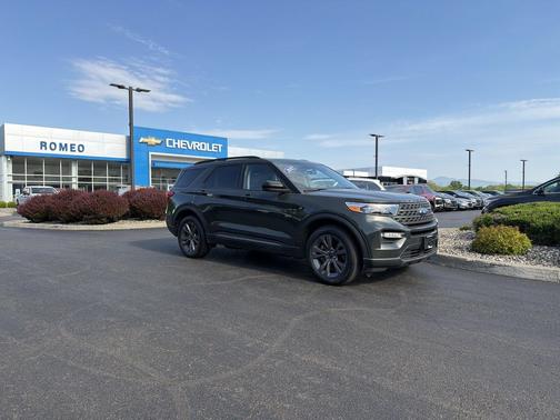 Forged Green Metallic 2022 Ford Explorer XLT