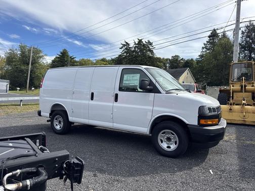 2025 Chevrolet Express 3500 RWD 3500 Regular Wheelbase WT