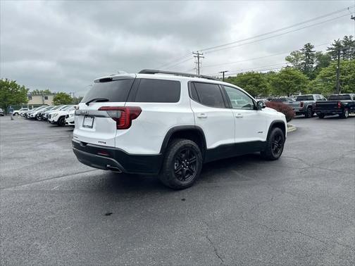 2022 GMC Acadia AWD AT4