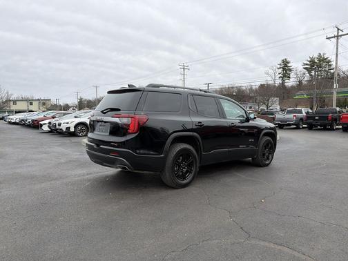 2023 GMC Acadia AWD AT4