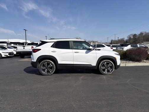 Summit White 2024 Chevrolet Trailblazer LT