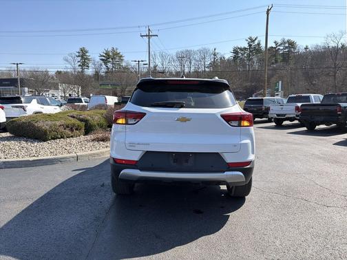 Summit White 2024 Chevrolet Trailblazer LT