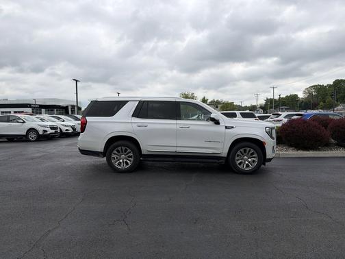 White Frost Tricoat 2023 GMC Yukon Denali