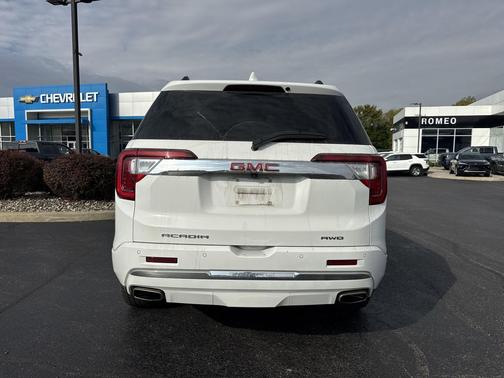 2023 GMC Acadia Denali