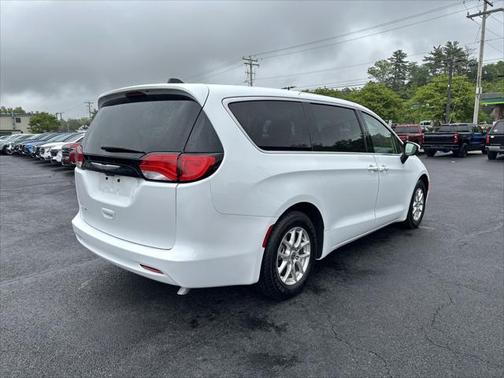 2023 Chrysler Voyager LX