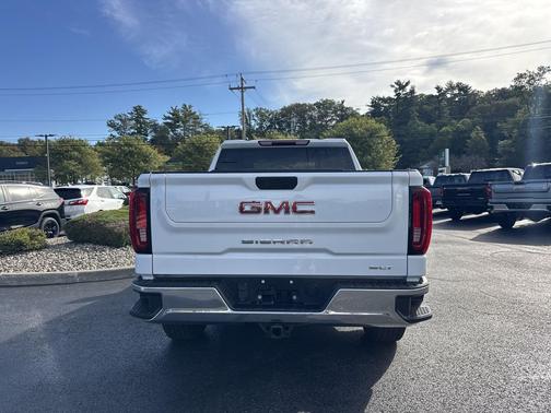 2022 GMC Sierra 1500 SLT