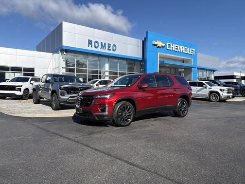 Radiant Red Tintcoat 2024 Chevrolet Traverse RS