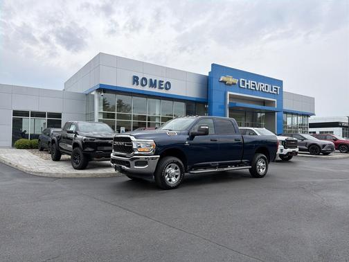 Patriot Blue Pearlcoat 2024 RAM 3500 Tradesman Crew Cab 4x4 6'4' Box