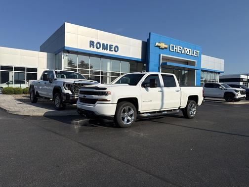 Summit White 2018 Chevrolet Silverado 1500 Custom
