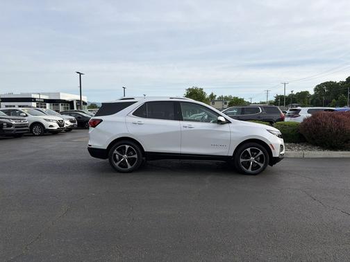 Iridescent Pearl Tricoat 2023 Chevrolet Equinox Premier w/1LZ