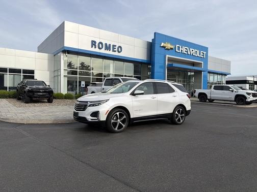 Iridescent Pearl Tricoat 2023 Chevrolet Equinox Premier w/1LZ