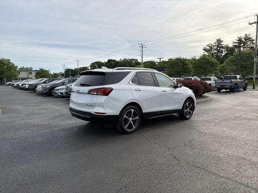Iridescent Pearl Tricoat 2023 Chevrolet Equinox Premier w/1LZ