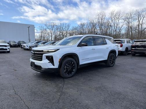 Polar White Tricoat 2026 Chevrolet Traverse LT