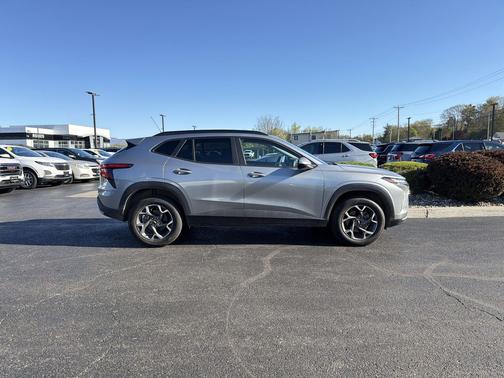 Sterling Gray Metallic 2024 Chevrolet Trax LT