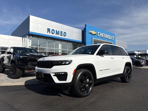 Bright White Clearcoat 2023 Jeep Grand Cherokee Limited