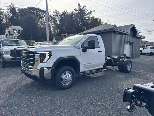2025 GMC Sierra 3500 Base