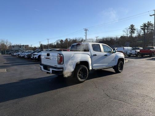 Summit White 2022 GMC Canyon AT4
