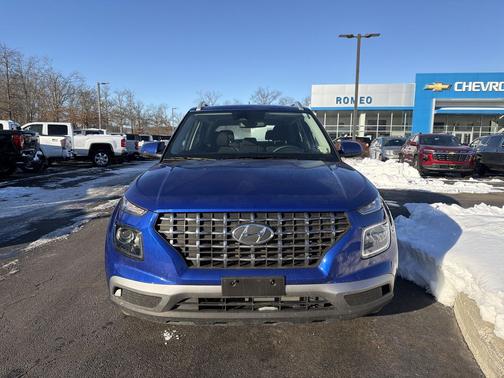 2025 Hyundai VENUE SEL