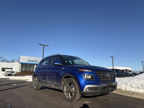 2025 Hyundai VENUE SEL