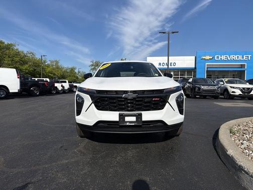Summit White 2024 Chevrolet Trax FWD 1RS