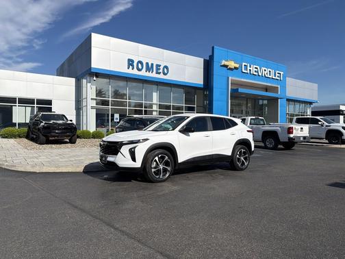Summit White 2024 Chevrolet Trax FWD 1RS