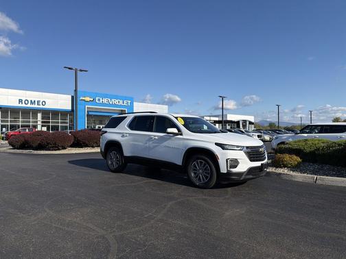 Summit White 2023 Chevrolet Traverse LT Cloth