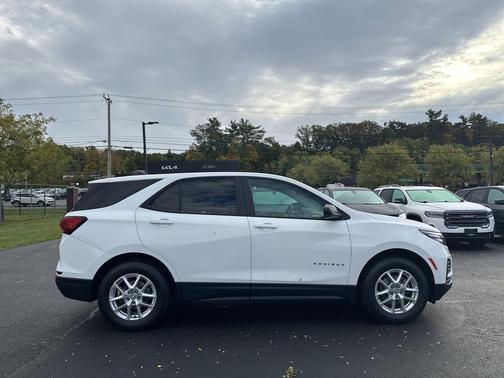 2022 Chevrolet Equinox LS