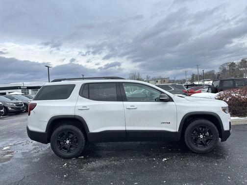 2022 GMC Acadia AT4
