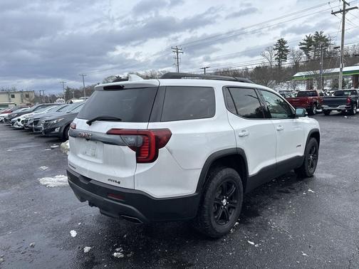 2022 GMC Acadia AT4