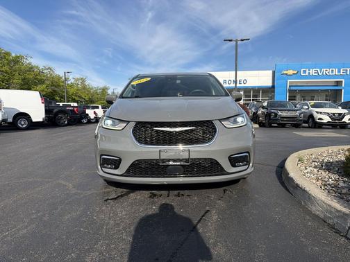Ceramic Gray Clearcoat 2023 Chrysler Pacifica Touring L