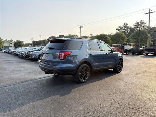 Blue Metallic 2018 Ford Explorer XLT