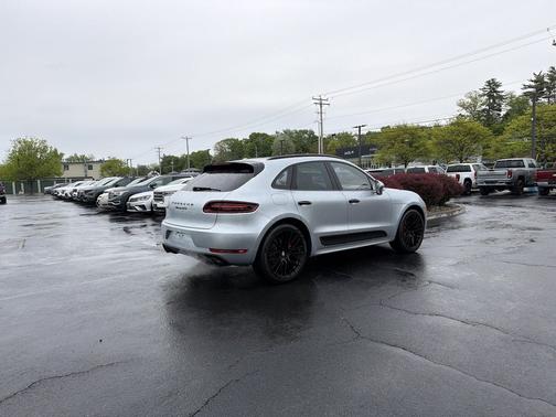 Rhodium Silver Metallic 2018 Porsche Macan Macan GTS