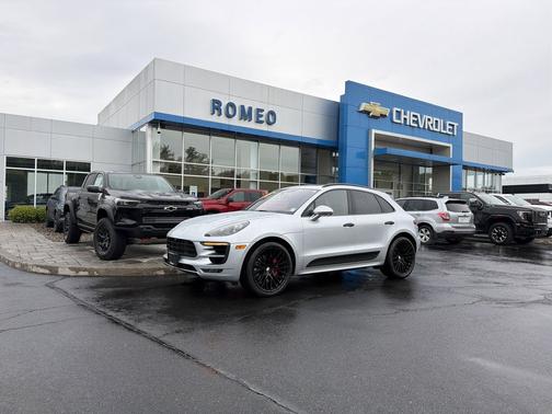 Rhodium Silver Metallic 2018 Porsche Macan Macan GTS