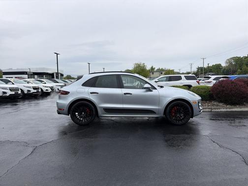 Rhodium Silver Metallic 2018 Porsche Macan Macan GTS