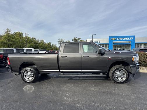 2024 RAM 2500 Tradesman Crew Cab 4x4 8' Box