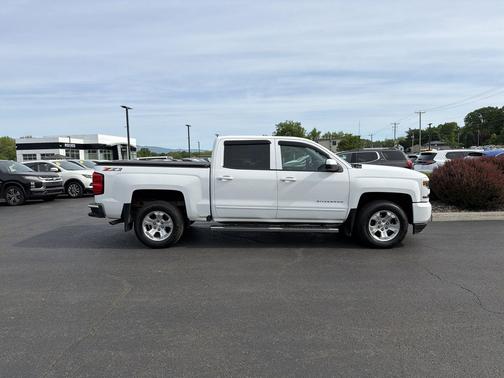 Summit White 2018 Chevrolet Silverado 1500 2LT