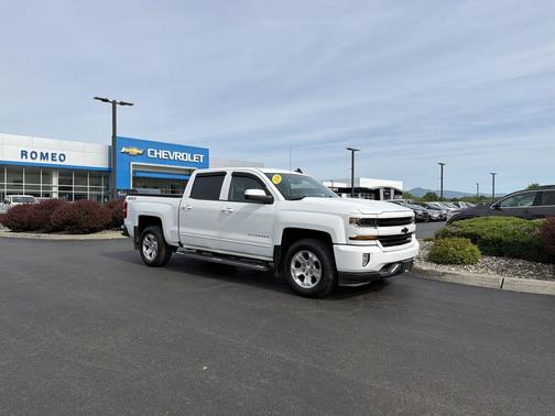 Summit White 2018 Chevrolet Silverado 1500 2LT